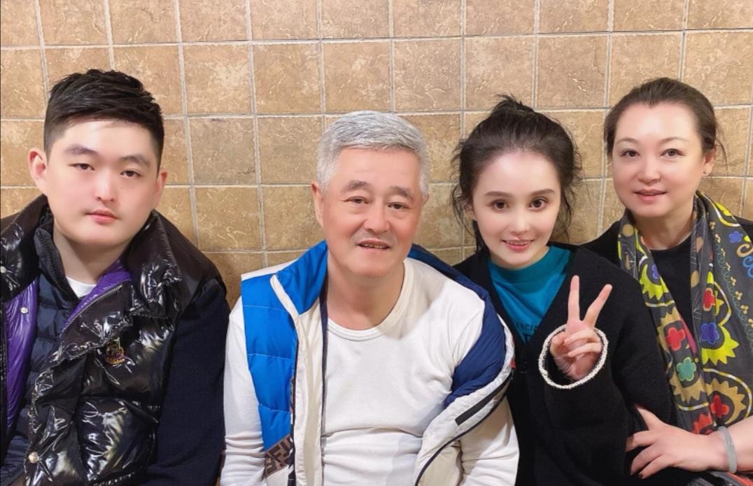 赵本山有几个女儿几个儿子(赵本山的四个孩子介绍)