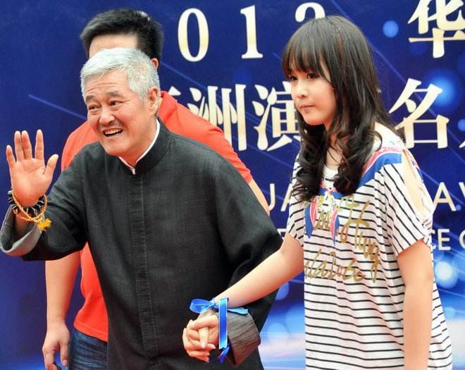 赵本山有几个女儿几个儿子(赵本山的四个孩子介绍)