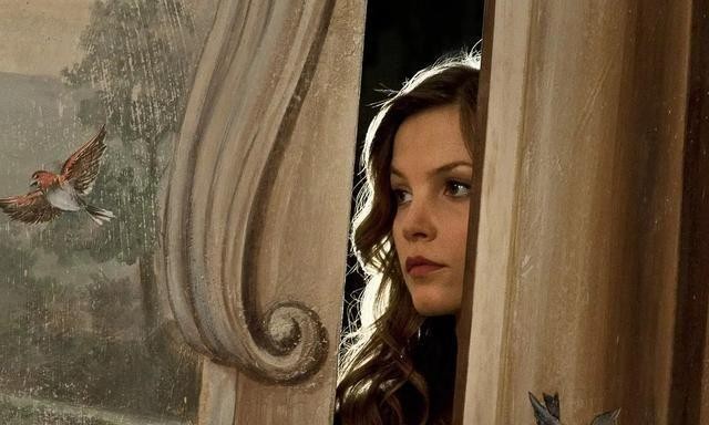 看完《最佳出价》才发现，导演把爱情捧的很高，摔得也很碎！