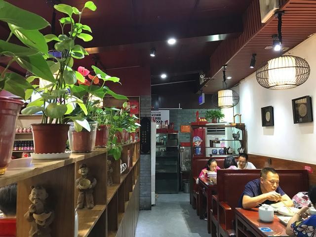 西安粉巷里藏着的馆子,老陕最民间的味道,叫窄巷子