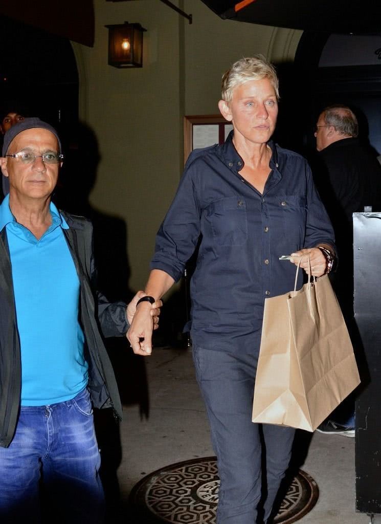 艾伦·德詹尼丝个人资料写真作品