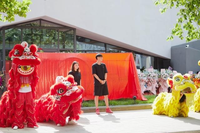 黄子韬公司旗下艺人名单(黄子韬公司龙韬娱乐乔迁新址 )