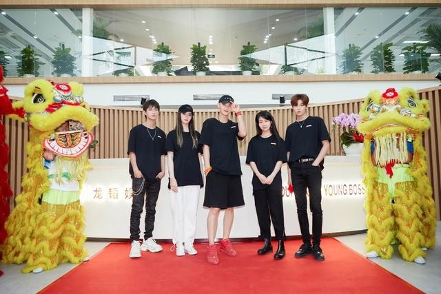 黄子韬公司旗下艺人名单(黄子韬公司龙韬娱乐乔迁新址 )