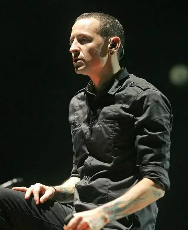 林肯公园主唱查斯特·班宁顿 愿你永远停留在最辉煌的时刻