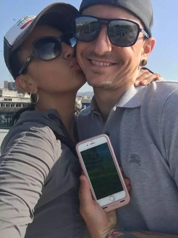 林肯公园主唱查斯特·班宁顿 愿你永远停留在最辉煌的时刻