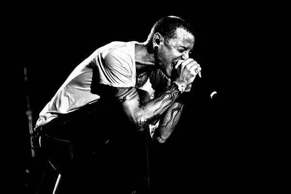 林肯公园主唱查斯特·班宁顿 愿你永远停留在最辉煌的时刻