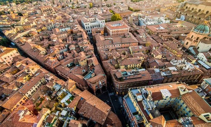 鸟瞰和俯瞰的区别举例