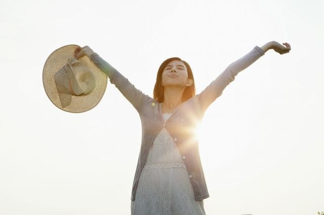 吸烟成瘾的人，身体出现4个迹象，是肺“亮起红灯”，最好去查查