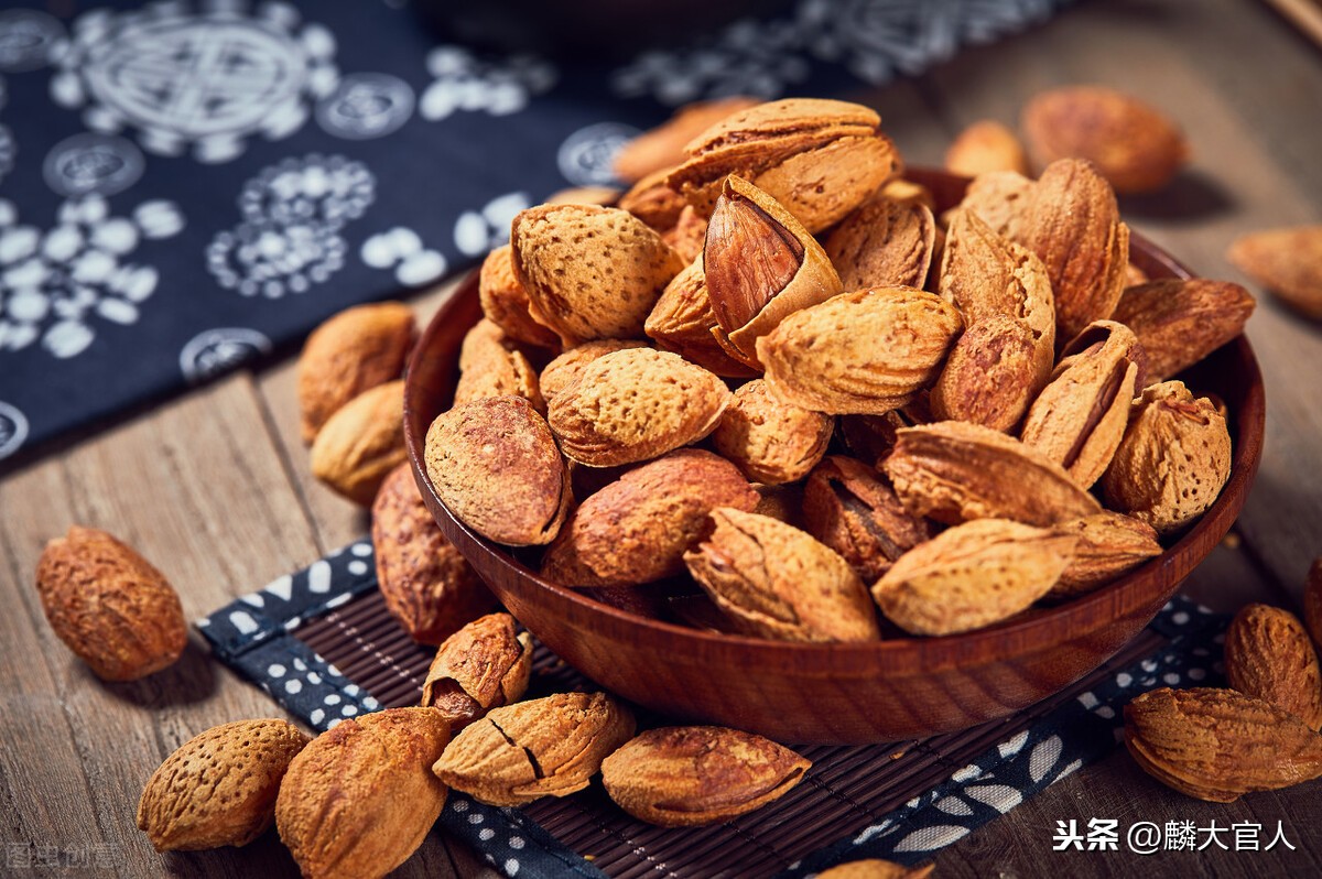 巴旦木是杏仁吗(巴旦木和杏仁的区别介绍)