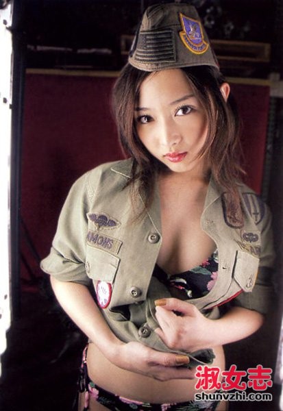 清凉装扮配军帽 清凉装扮配军帽