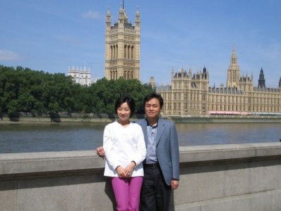 黄光裕老婆杜鹃有情义更有品位,超短发时髦干练,气场堪比董明珠