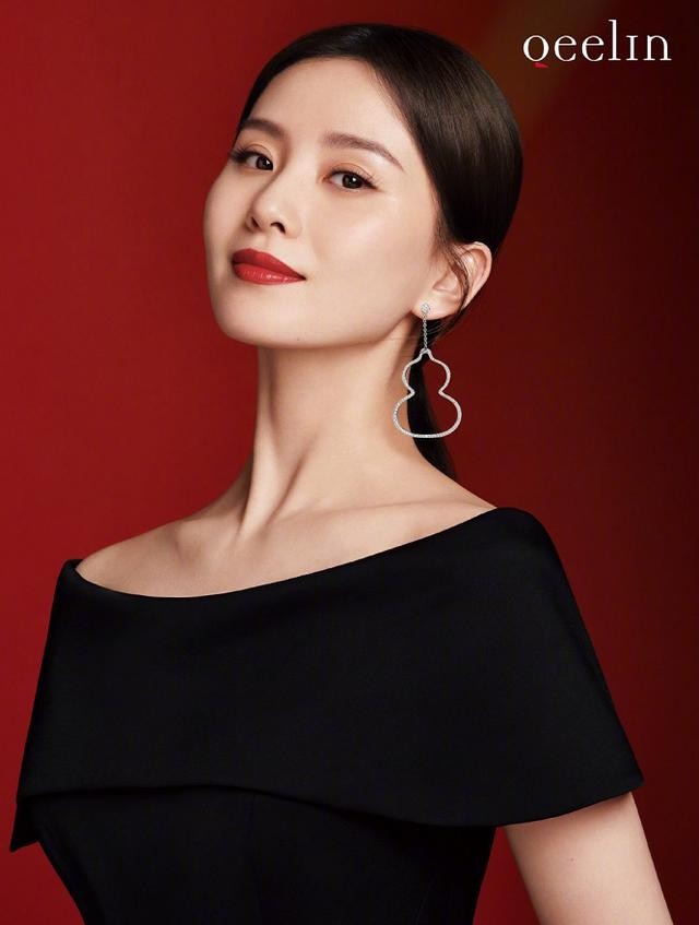 刘诗诗一袭白色礼服美的不可方物(刘诗诗太霸气古典气质绝杀)(3)