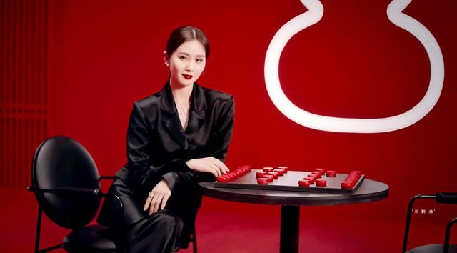 刘诗诗一袭白色礼服美的不可方物(刘诗诗太霸气古典气质绝杀)(2)