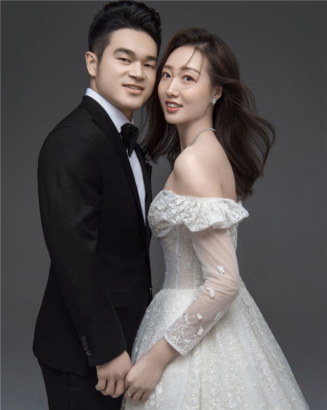 石智勇大婚!坐劳斯莱斯接亲傻笑,漂亮新娘像王鸥+1米75比他还高