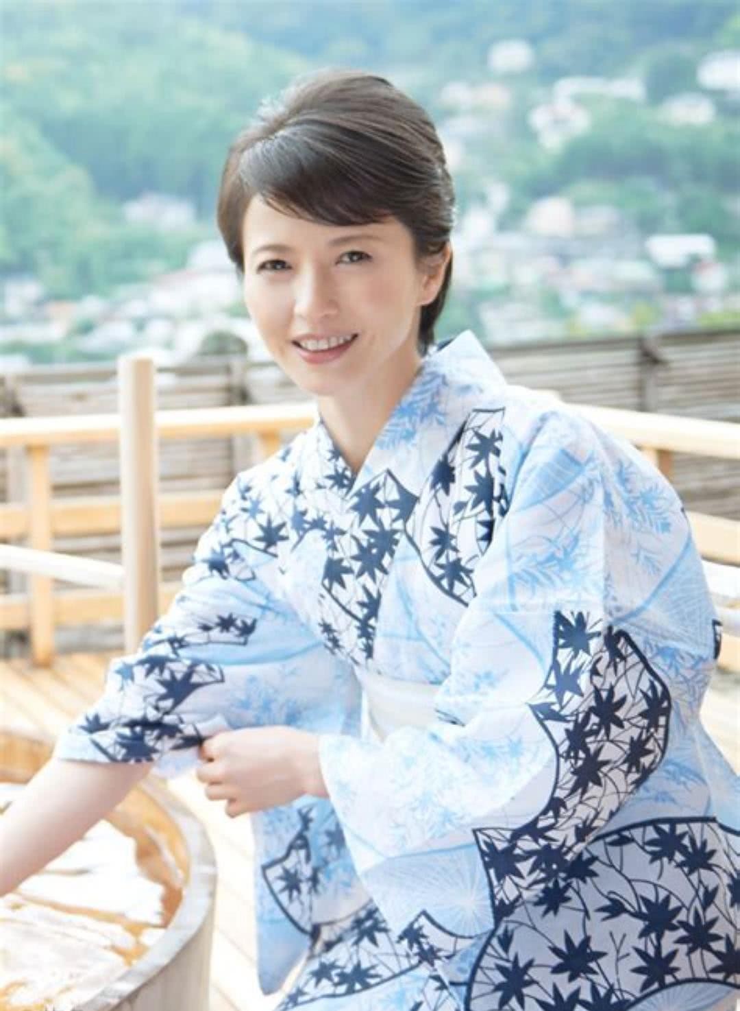 三浦理惠子个人资料写真作品