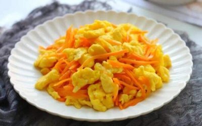 ​胡萝卜和鸡蛋能一起吃吗，能（胡萝卜炒鸡蛋色香味俱全）