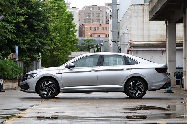 卡罗拉和速腾测评对比(开了三年卡罗拉)(2)