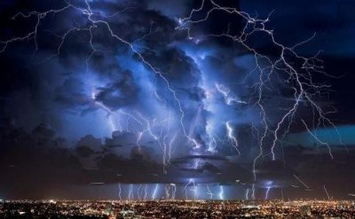 ​世界上最惊险的村庄，1小时发生雷击280次，竟成了游客的观赏之地