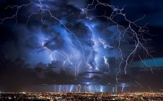 世界上最惊险的村庄，1小时发生雷击280次，竟成了游客的观赏之地