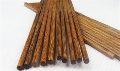 ​为什么木筷子会长白的虫子 由于长久处在湿润的情况下