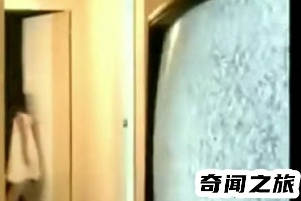 重庆最漂亮的女孩恐怖视频(为了吸引别人点进去然后吓唬人)(1)_