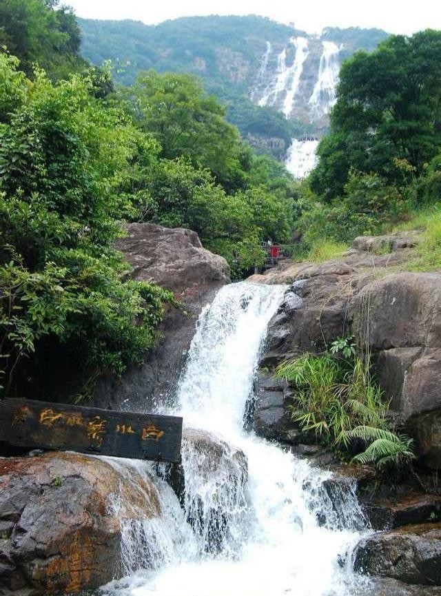 打卡风景很美的地区,广州增城白水寨、保定百里峡自然也在其中