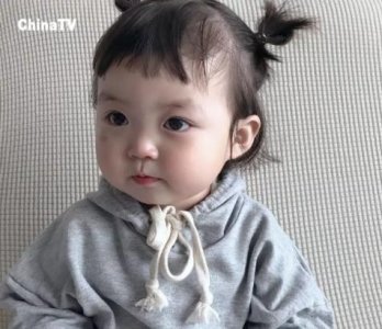 韩国又出表情包萌娃,5岁的她白嫩嫩粉嘟嘟,超级可爱