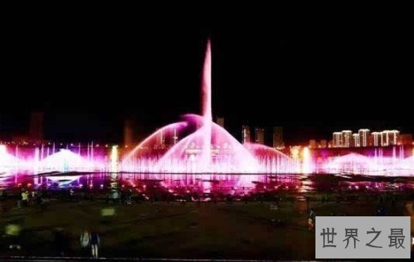 亚洲喷水最高的喷泉，喷水高度达184米