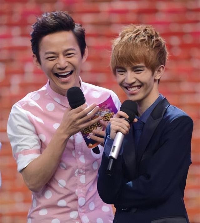 黄晓明身高对比图(谎报身高被拆穿的明星们)