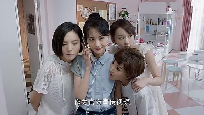 微微一笑很倾城:微微穿这件裙子,让二喜她们眼前一亮