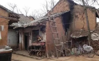 ​低保户三个档次标准（低保户和贫困户有什么区别）