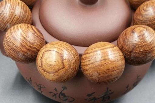 大叶黄花梨手串值得收藏吗?