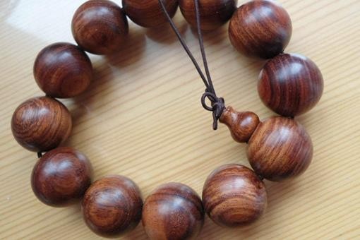 大叶黄花梨手串值得收藏吗?