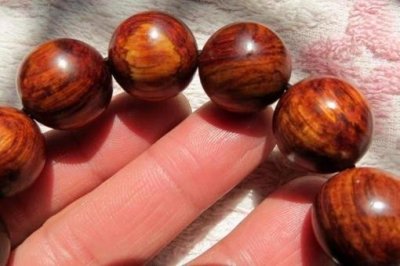 ​大叶黄花梨手串值得收藏吗?