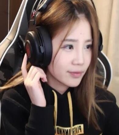 斗鱼主播妃凌雪和蛇哥是什么关系 妃凌雪在直播间公然抨击蛇哥
