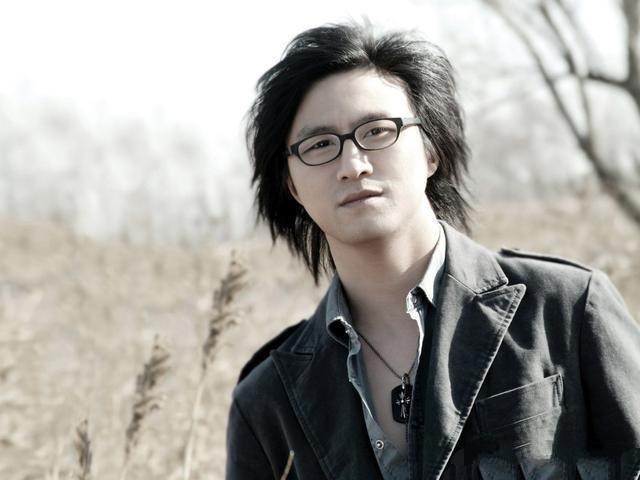 汪峰结过几次婚(歌手汪峰的婚姻感情史)