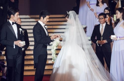 黄晓明为什么那么有钱身价资产多少亿?黄晓明有多少公司商业版图