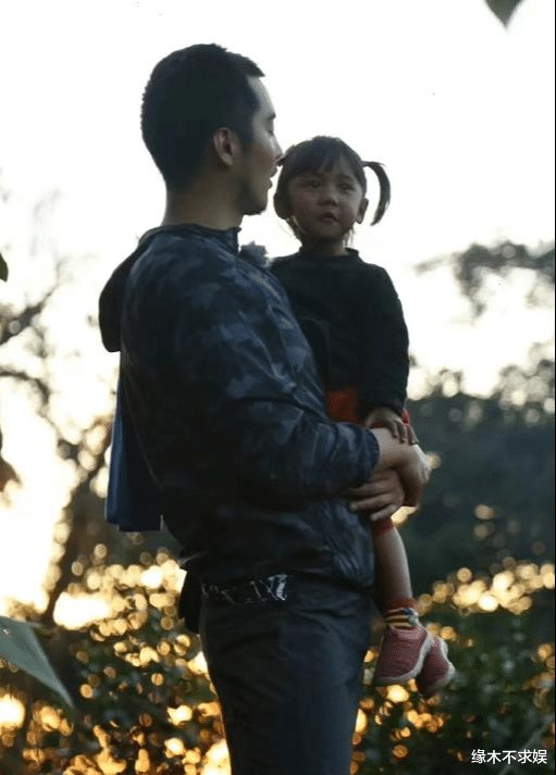 曝金世佳与经纪人隐婚生子!还曾与知名女星恋爱,粉丝说早有端倪