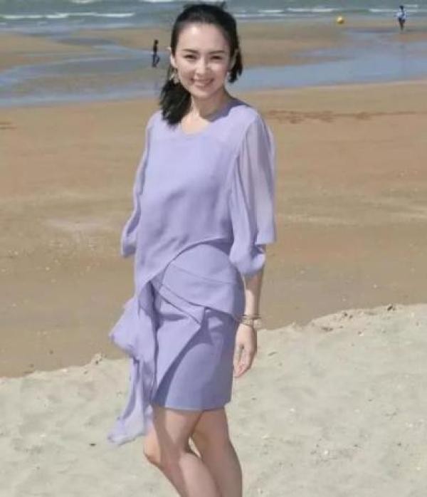 章子怡沙滩的照片(章子怡早期沙滩照爆光)