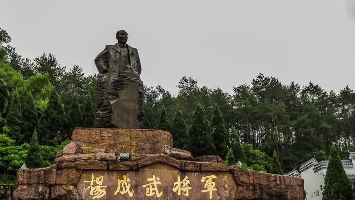 北京军区历任司令员都有谁?谁任职时间最长?谁军衔最高?