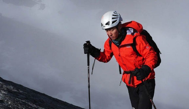 窦骁是谁旗下的艺人 第一部戏就合作张艺谋起点很高