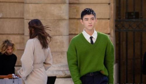 陈飞宇牛油果绿毛衣