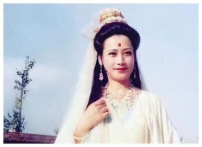 她是荧屏最美观音,与黄日华相恋被骂,如今年过半百遭遇婚变