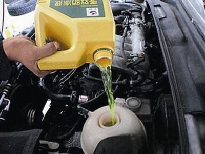 汽车防冻液，多长时间换一次？如果不高温，防冻液可以一直不用换吗？-