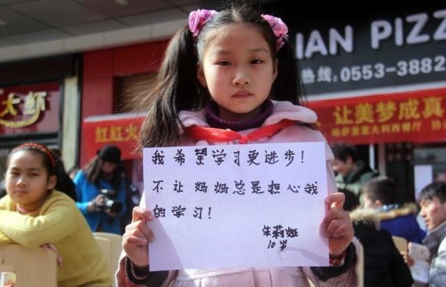 8张留守儿童的照片,他们的愿望很简单,每一个都触动我们的心