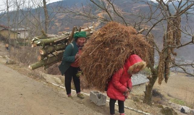 8张留守儿童的照片,他们的愿望很简单,每一个都触动我们的心