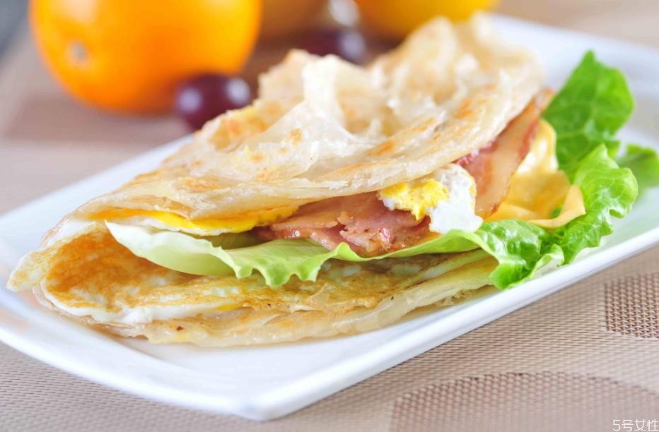 做手抓饼用什么面粉最好 手抓饼放什么酱最好吃 做手抓饼用什么面粉最好 手抓饼放什么酱最好吃