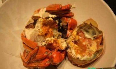 螃蟹没熟透是什么样子,螃蟹煮十五分钟没变色可以吃吗?