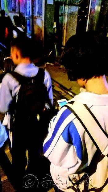 初中生如何在手机上挣钱:初中生怎么赚钱块钱买手机,教教办法!