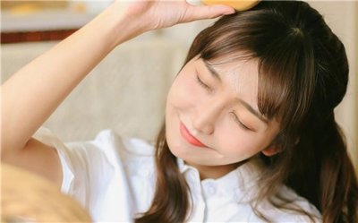 试探女生喜欢你的问题,先试探她喜不喜欢你